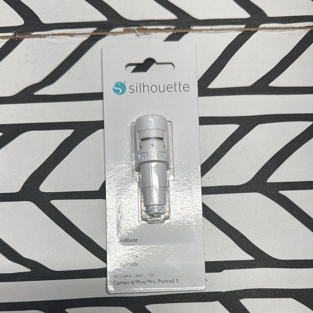Silhouette AutoBlade in White- new in package